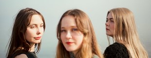 HOYM — intim cafékoncert med færøsk-islandsk trio