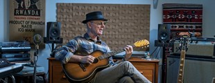 EN AFTEN MED KK — solokoncert med den islandske legende